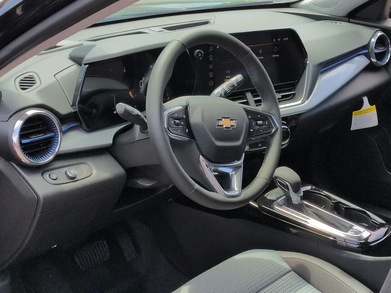 Chevrolet Trax LT FWD 4dr 2026 — side view