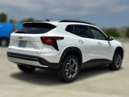 Chevrolet Trax LT FWD 4dr 2026 — side view