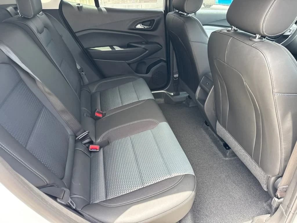 Chevrolet Trax LT FWD 4dr 2026 — side view
