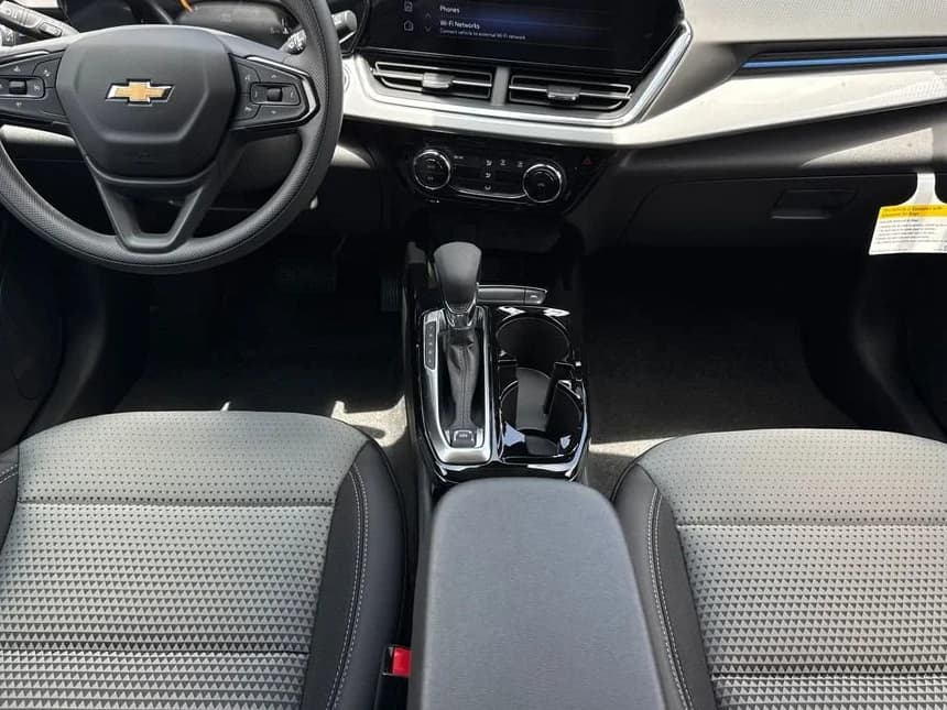 Chevrolet Trax LT FWD 4dr 2026 — side view
