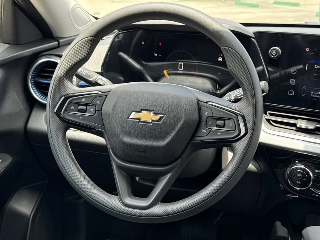 Chevrolet Trax LT FWD 4dr 2026 — side view