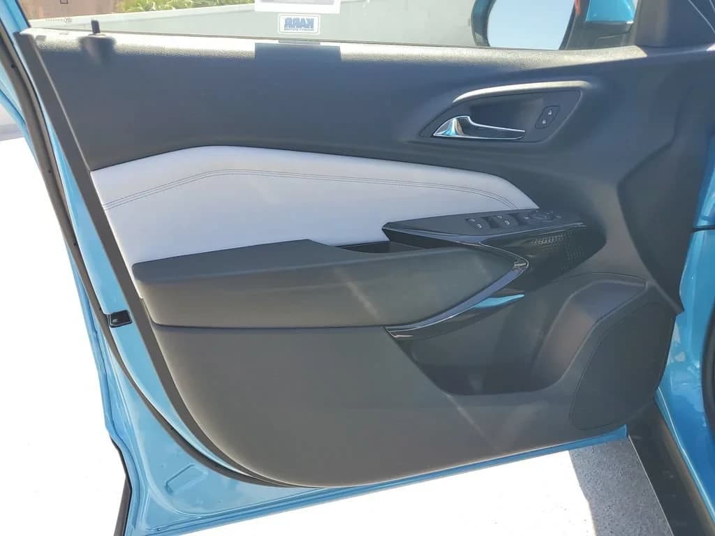 Chevrolet Trax LT FWD 4dr 2026 — side view