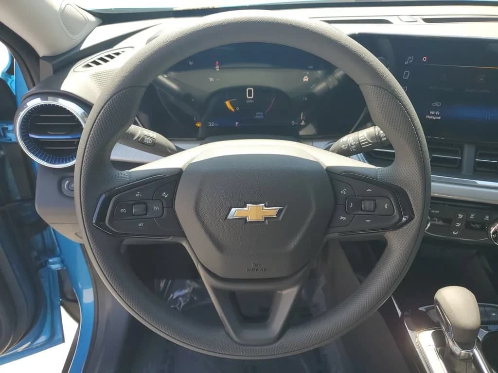 Chevrolet Trax LT FWD 4dr 2026 — side view
