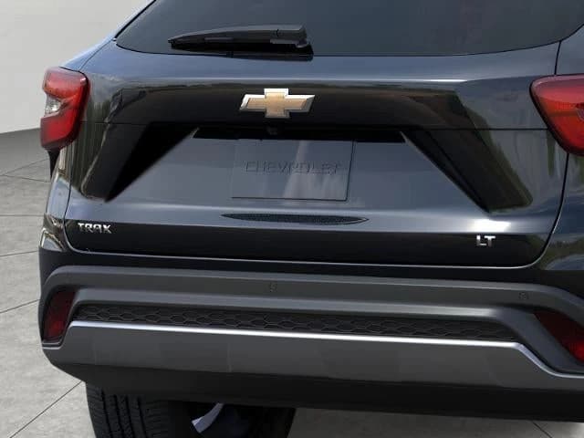 Chevrolet Trax LT FWD 4dr 2026 — side view