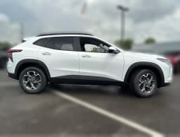 Chevrolet Trax LT FWD 4dr 2026 — side view