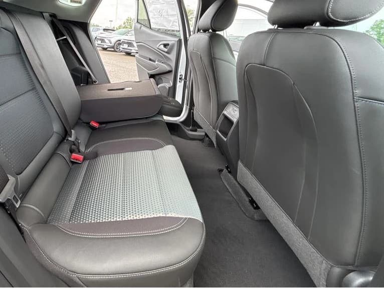 Chevrolet Trax LT FWD 4dr 2026 — side view