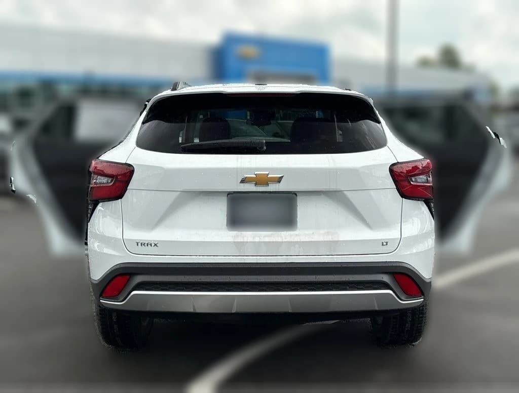 Chevrolet Trax LT FWD 4dr 2026 — side view