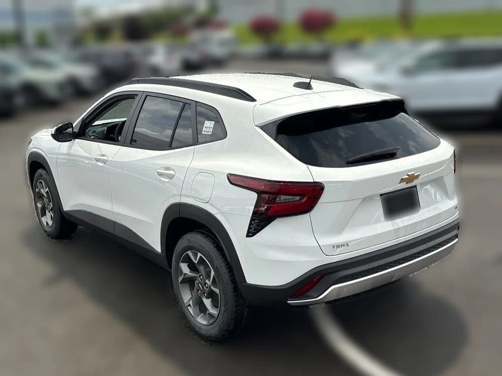 Chevrolet Trax LT FWD 4dr 2026 — side view