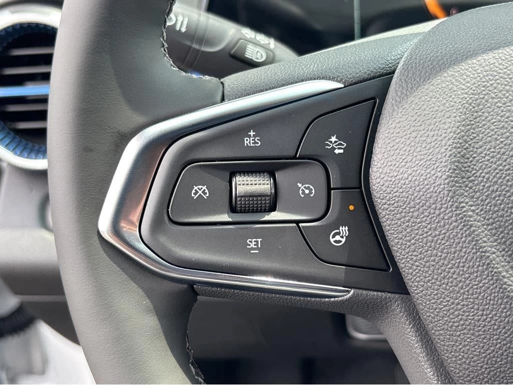 Chevrolet Trax LT FWD 4dr 2026 — side view