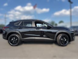 Chevrolet Trax LT FWD 4dr 2026 — side view