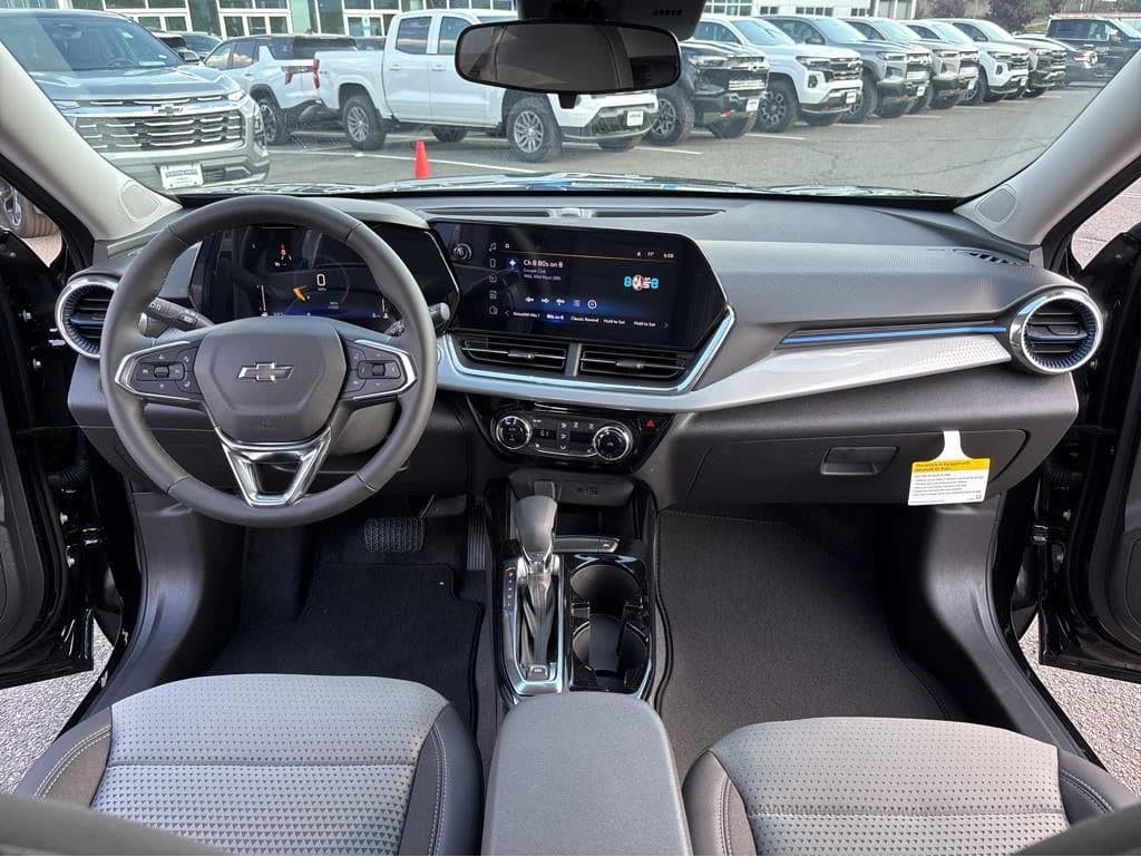 Chevrolet Trax LT FWD 4dr 2026 — side view