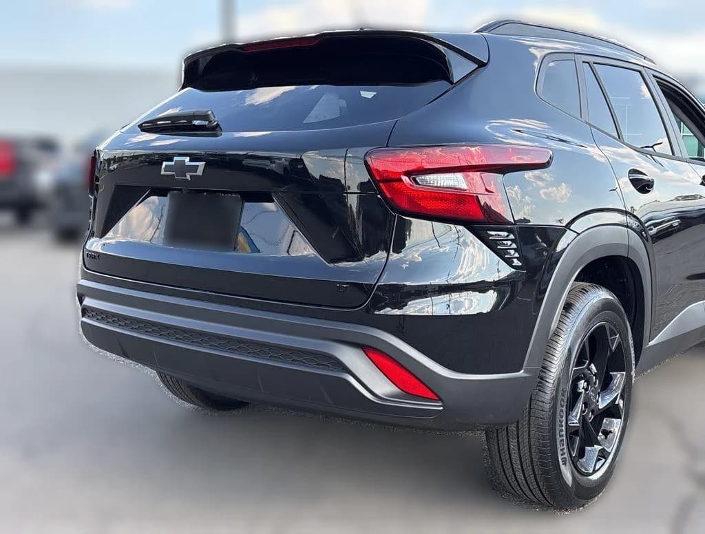 Chevrolet Trax LT FWD 4dr 2026 — side view