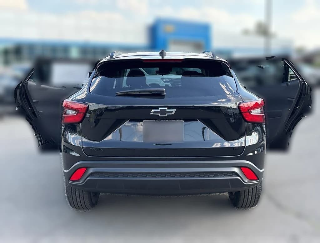 Chevrolet Trax LT FWD 4dr 2026 — side view