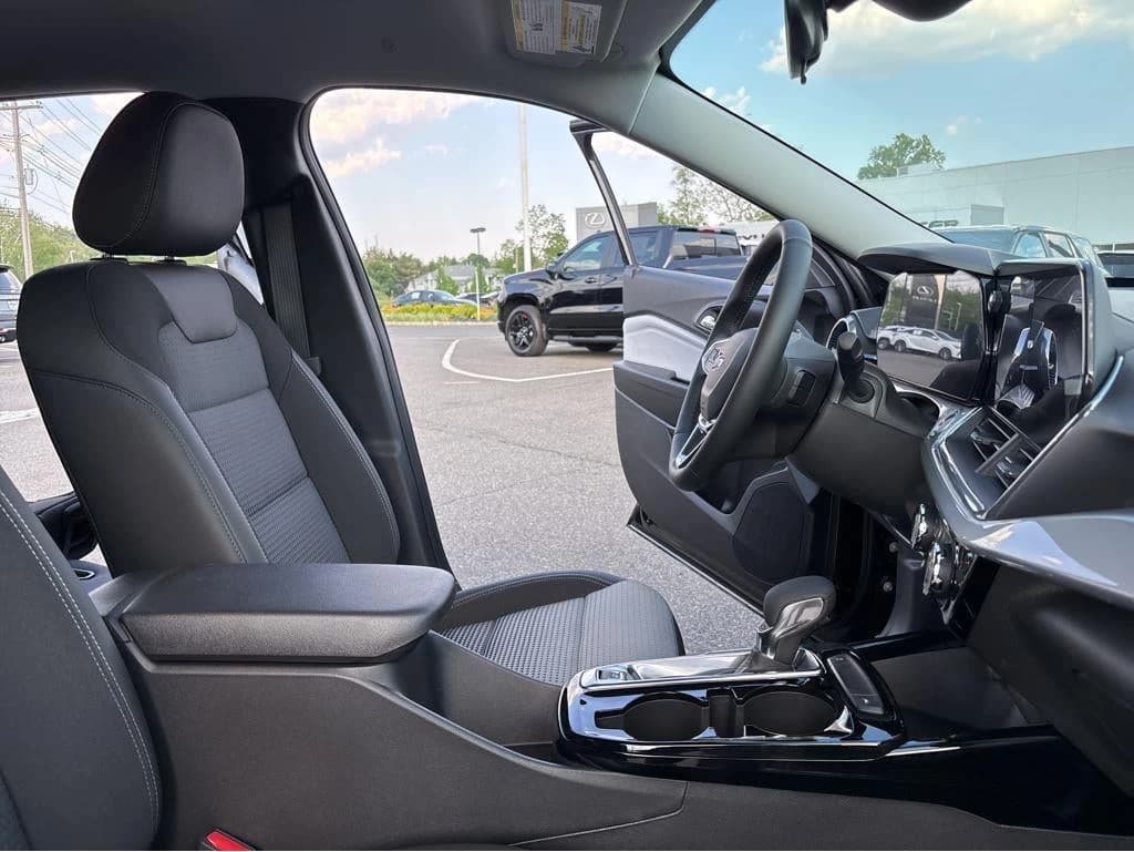 Chevrolet Trax LT FWD 4dr 2026 — side view