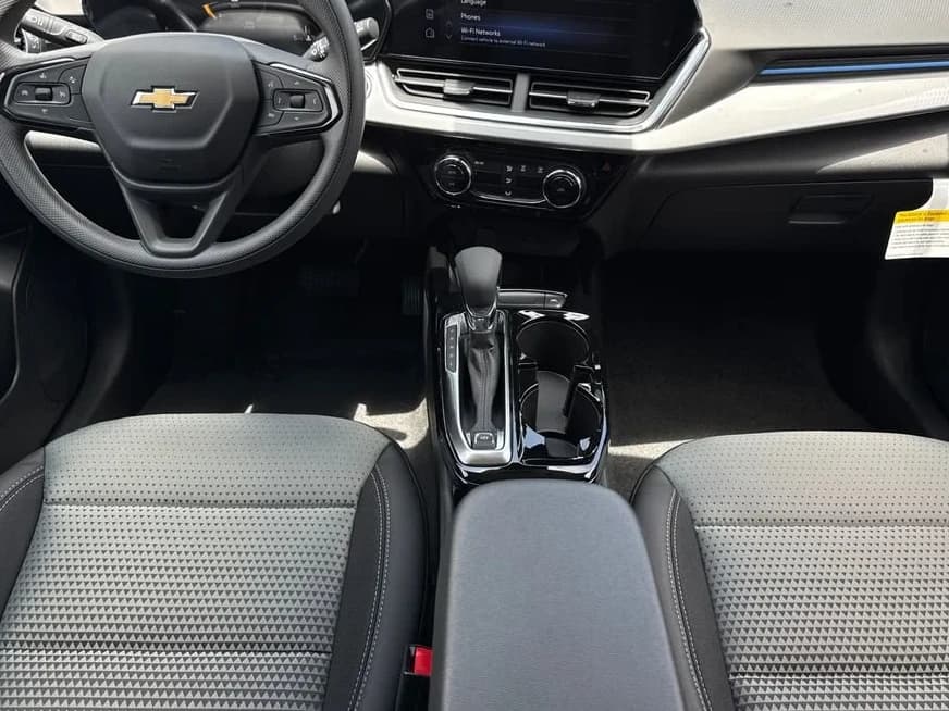 Chevrolet Trax LT FWD 4dr 2026 — side view