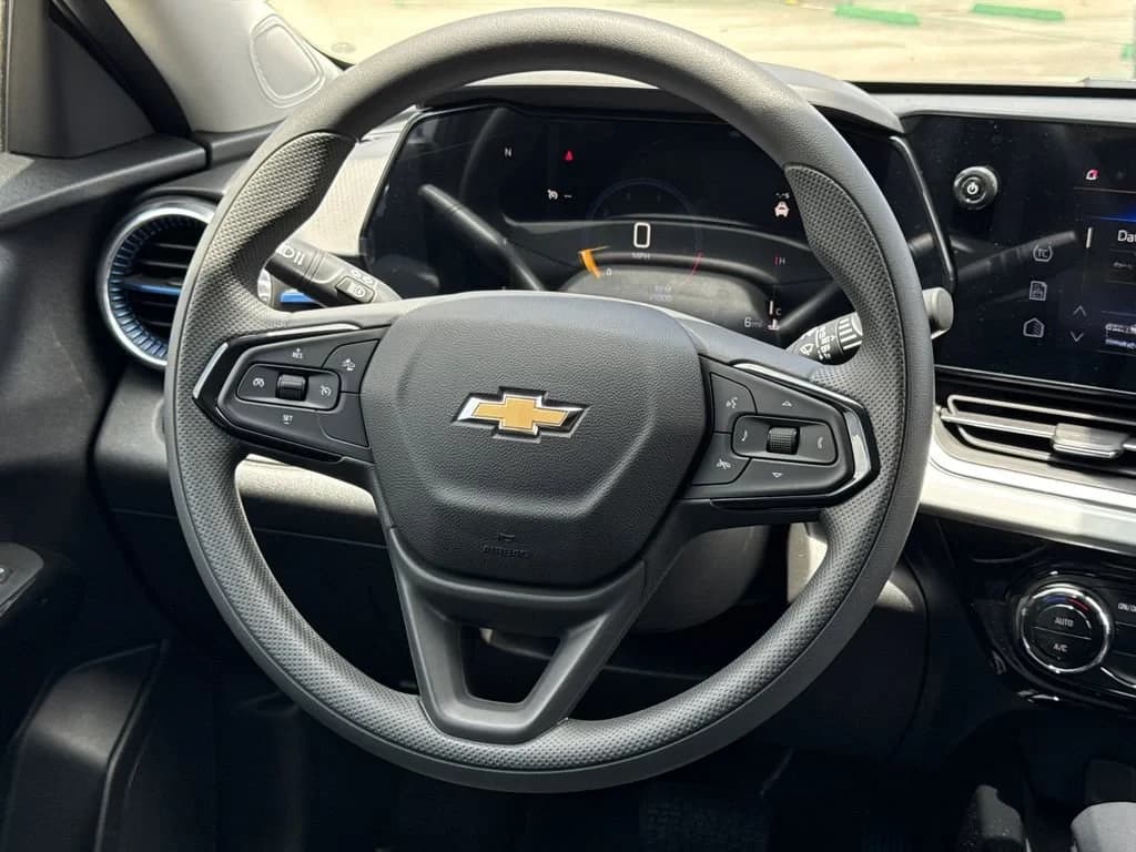 Chevrolet Trax LT FWD 4dr 2026 — side view