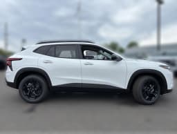 Chevrolet Trax LT FWD 4dr 2026 — side view