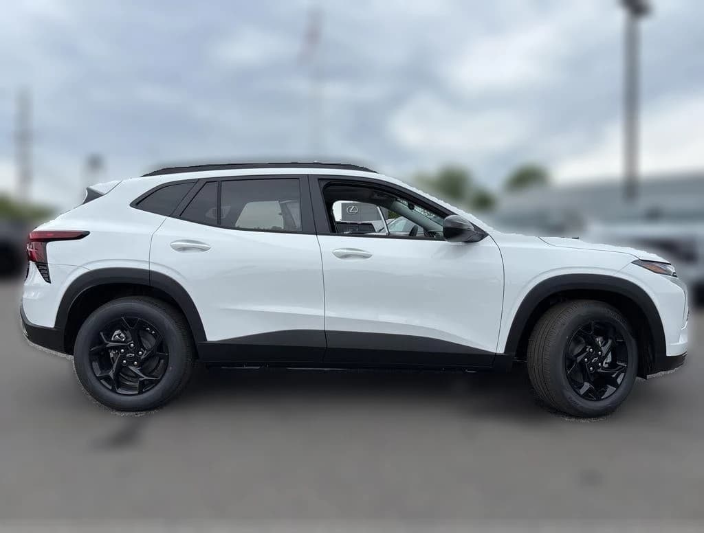 Chevrolet Trax LT FWD 4dr 2026 — side view