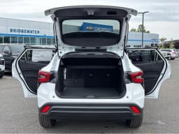 Chevrolet Trax LT FWD 4dr 2026 — side view