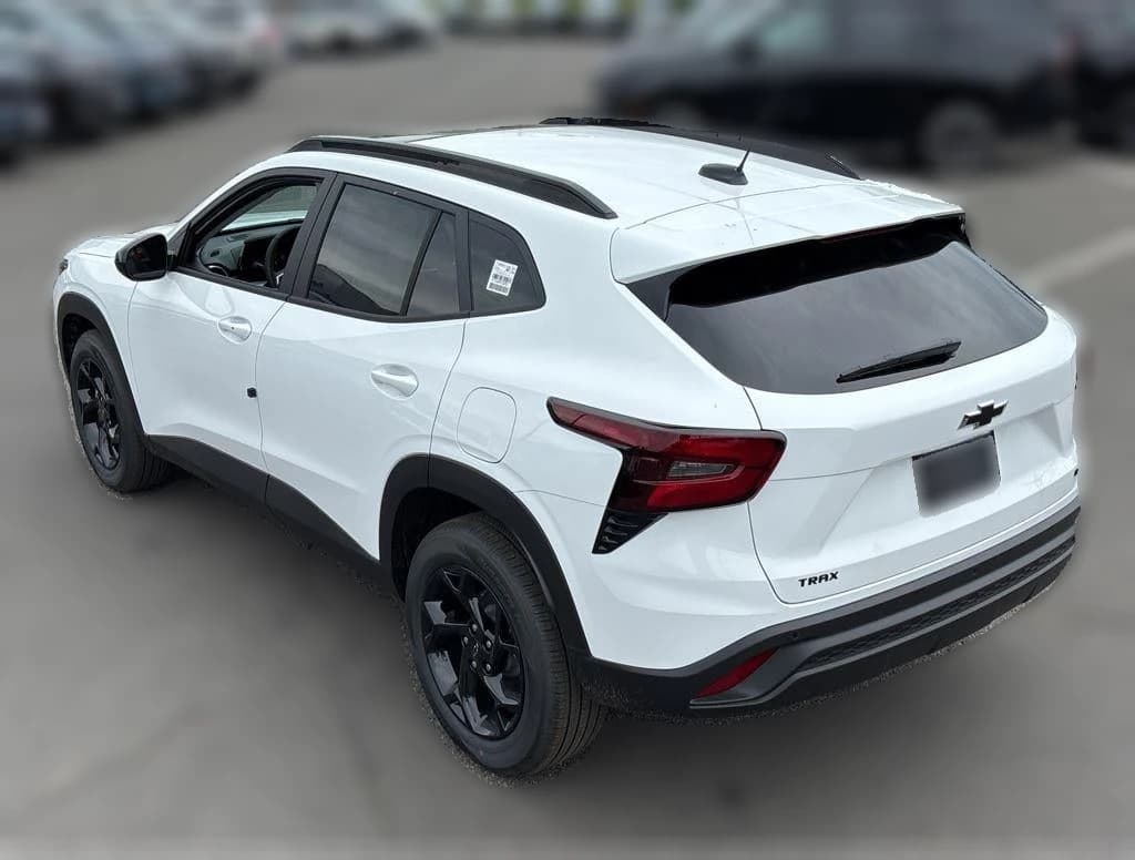 Chevrolet Trax LT FWD 4dr 2026 — side view