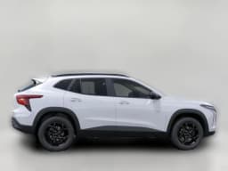 Chevrolet Trax LT FWD 4dr 2026 — side view