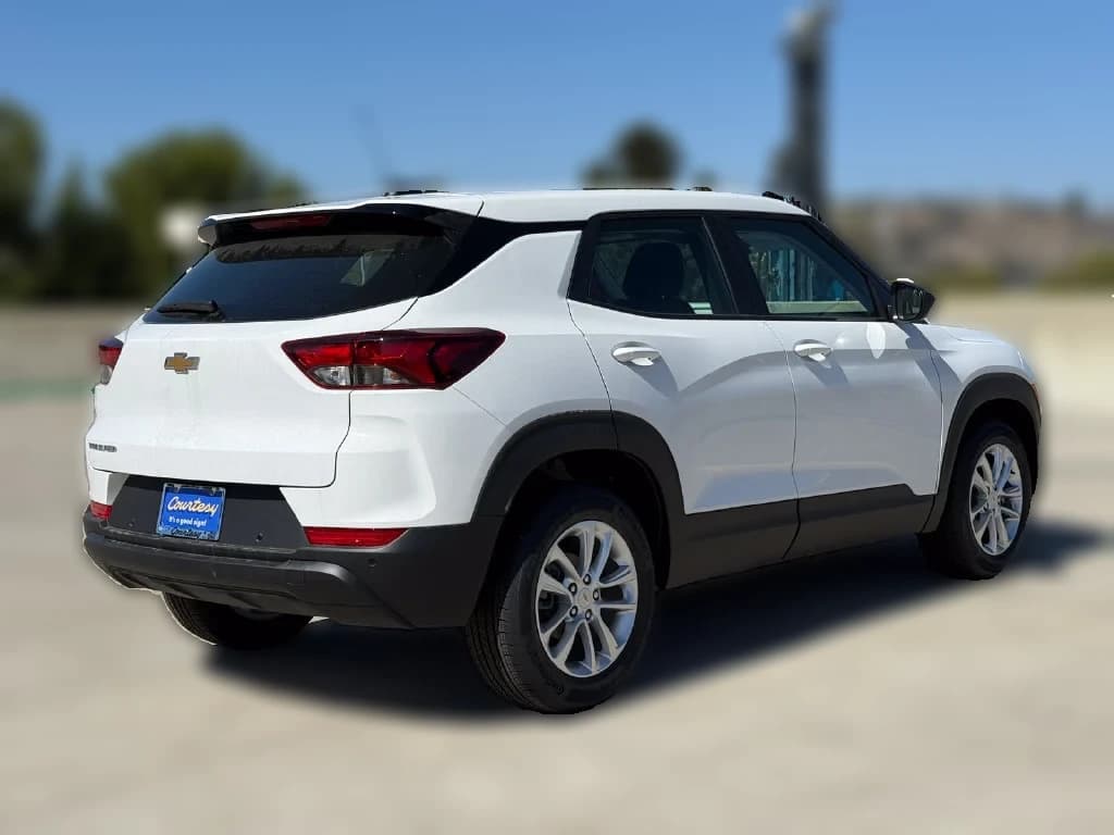 Chevrolet Trailblazer LS FWD 4dr 2026 — side view