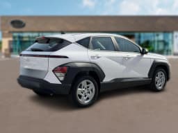 Hyundai Kona SE FWD 2027 — side view