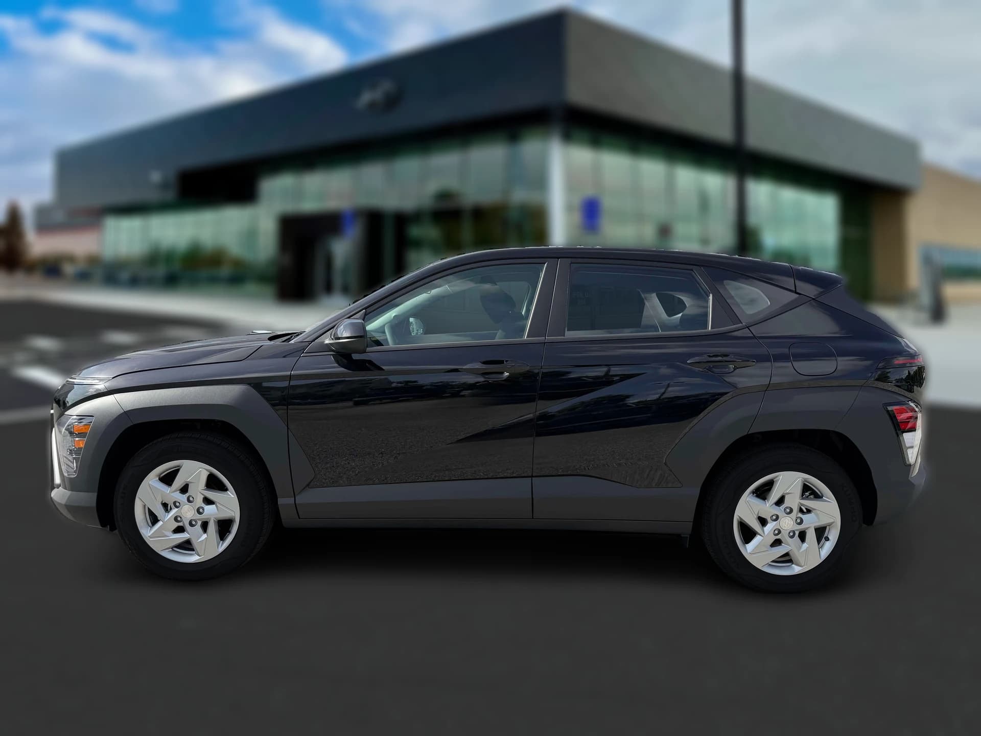Hyundai Kona SE FWD 2027 — side view