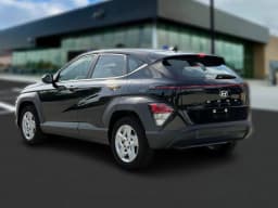Hyundai Kona SE FWD 2027 — side view