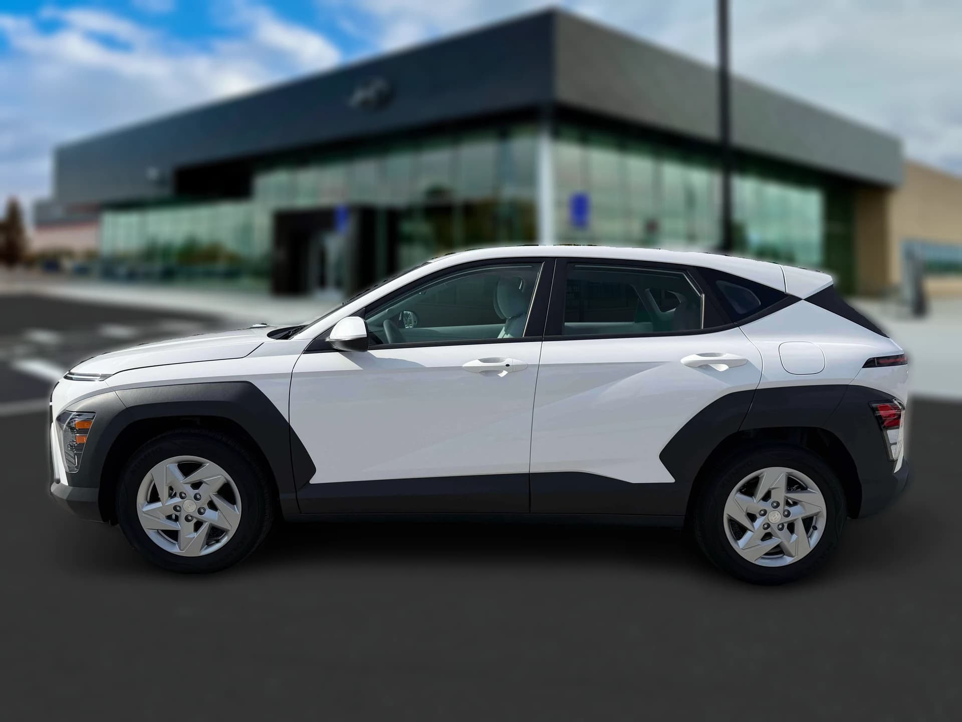 Hyundai Kona SE FWD 2027 — side view