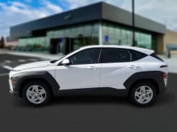 Hyundai Kona SE FWD 2027 — side view