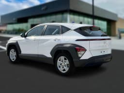 Hyundai Kona SE FWD 2027 — side view