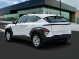 Hyundai Kona SE FWD 2027 — side view