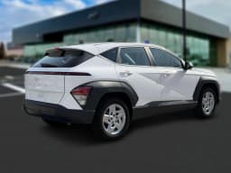 Hyundai Kona SE FWD 2027 — side view