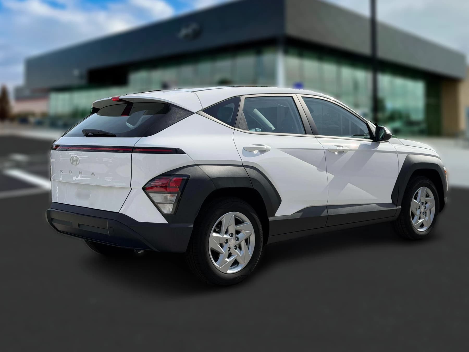 Hyundai Kona SE FWD 2027 — side view