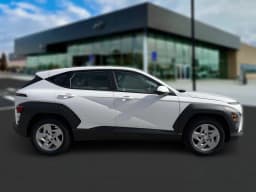 Hyundai Kona SE FWD 2027 — side view