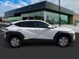 Hyundai Kona SE FWD 2027 — side view