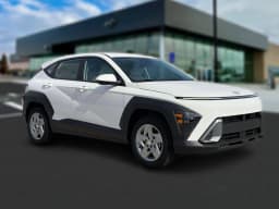 Hyundai Kona SE FWD 2027 — side view