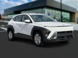 Hyundai Kona SE FWD 2027 — side view