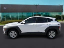 Hyundai Kona SE FWD 2027 — side view