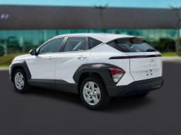 Hyundai Kona SE FWD 2027 — side view