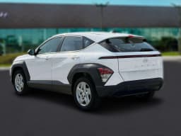 Hyundai Kona SE FWD 2027 — side view