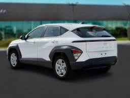 Hyundai Kona SE FWD 2027 — side view