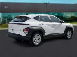 Hyundai Kona SE FWD 2027 — side view