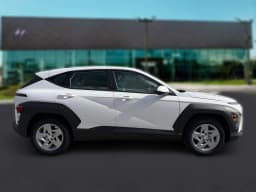 Hyundai Kona SE FWD 2027 — side view