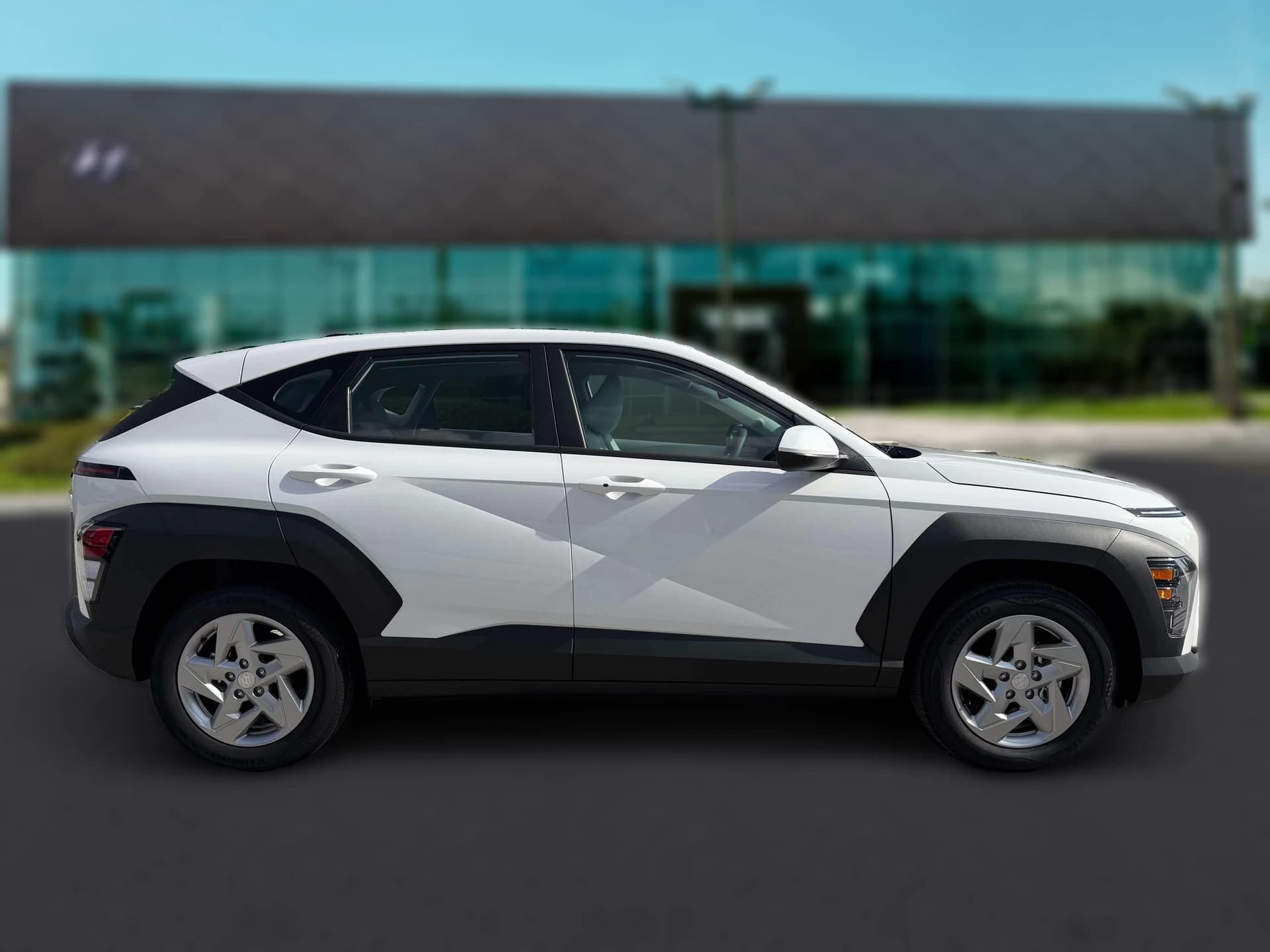 Hyundai Kona SE FWD 2027 — side view