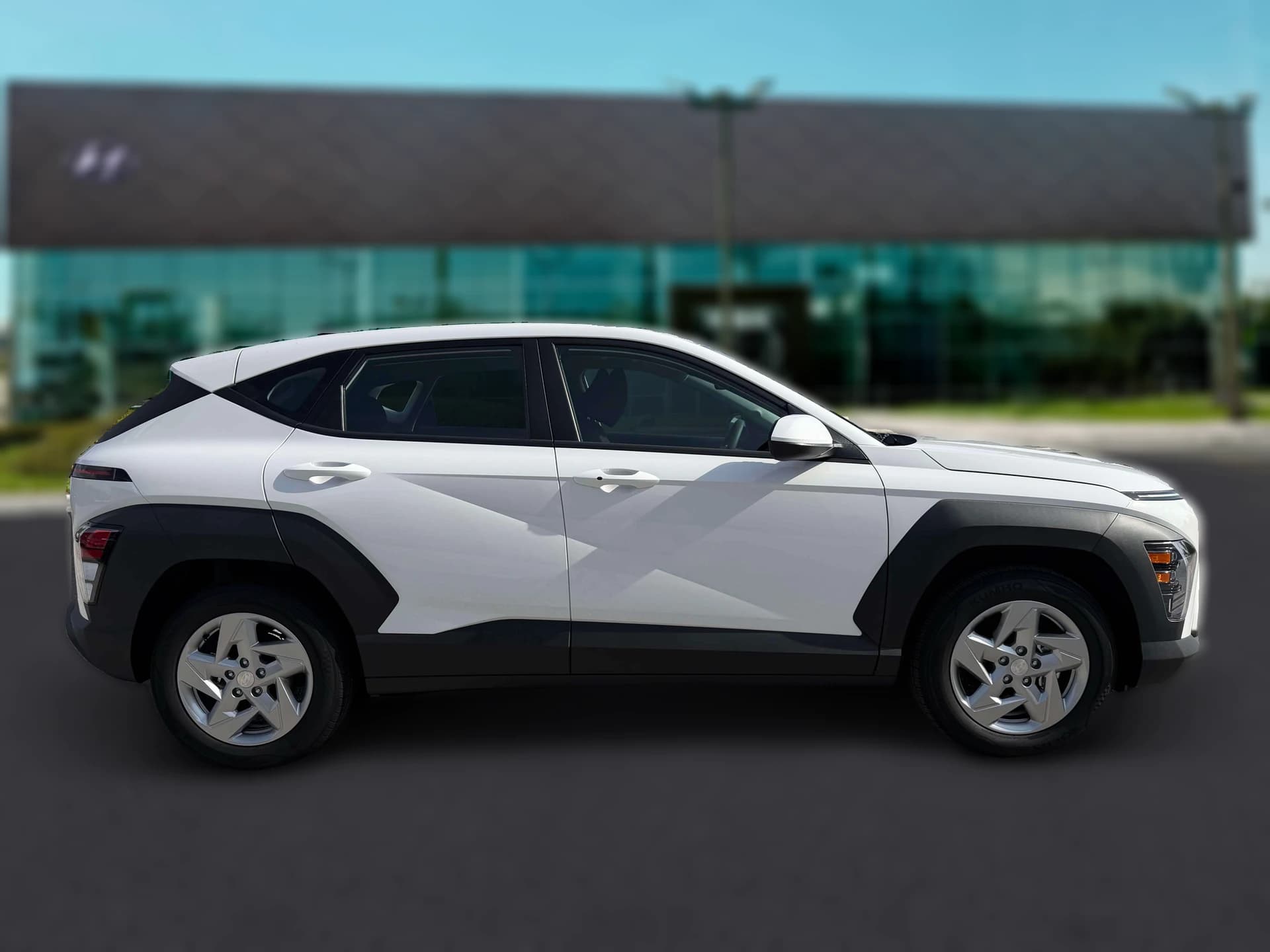 Hyundai Kona SE FWD 2027 — side view