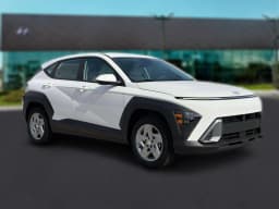 Hyundai Kona SE FWD 2027 — side view