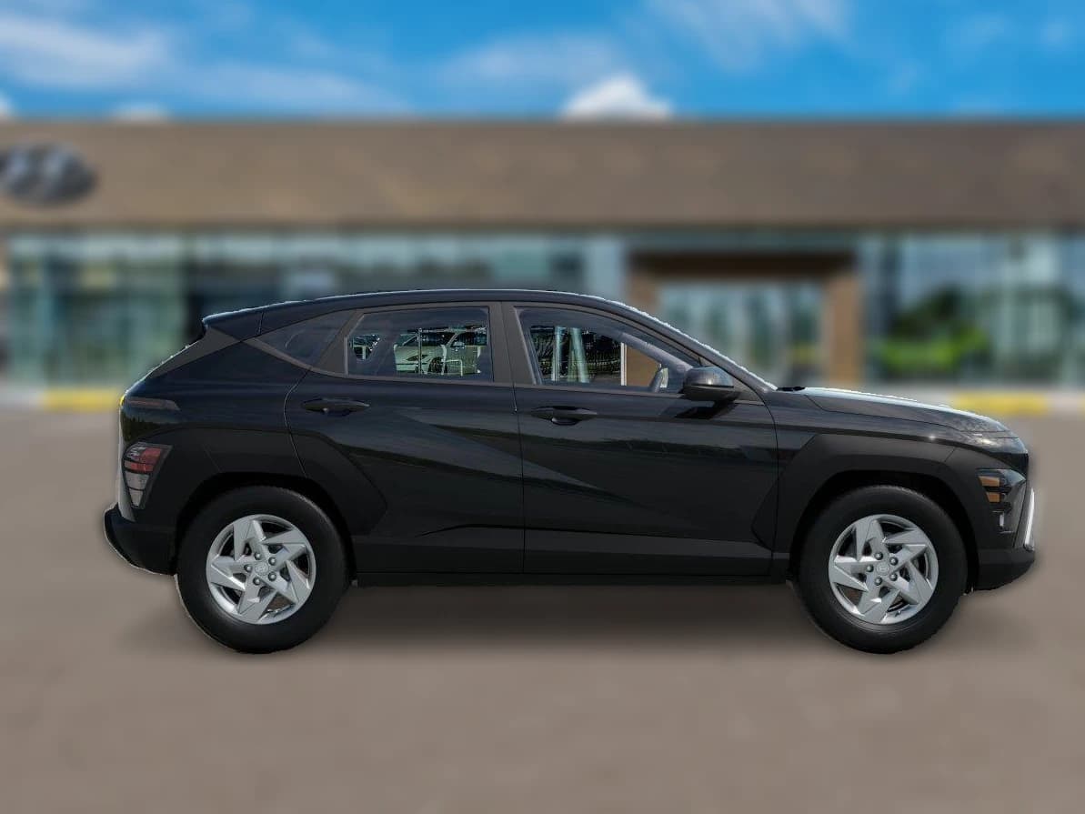Hyundai Kona SE FWD 2027 — side view