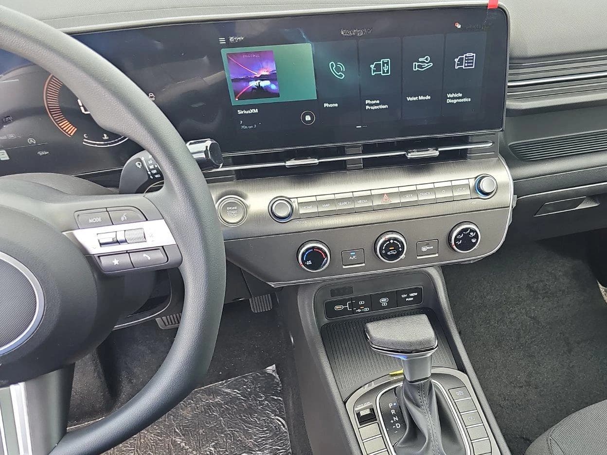 Hyundai Kona SE FWD 2026 — side view